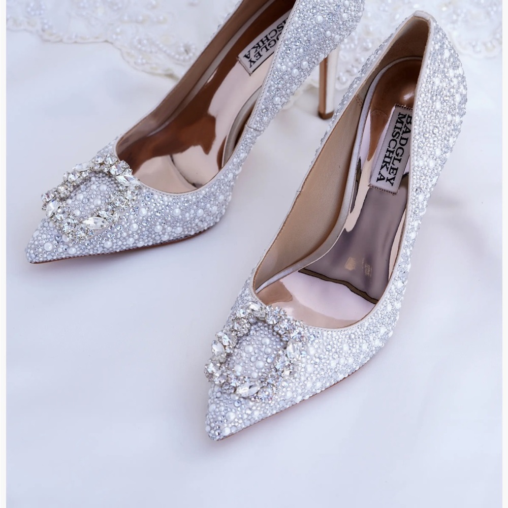 Badgley Mischka Cher II Pointed Toe Pump - size 8 - Picture 2 of 7
